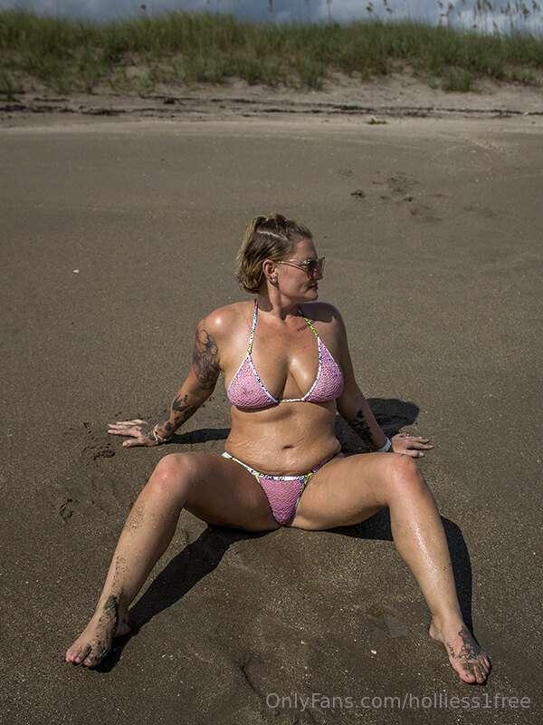 holliess1free image #0