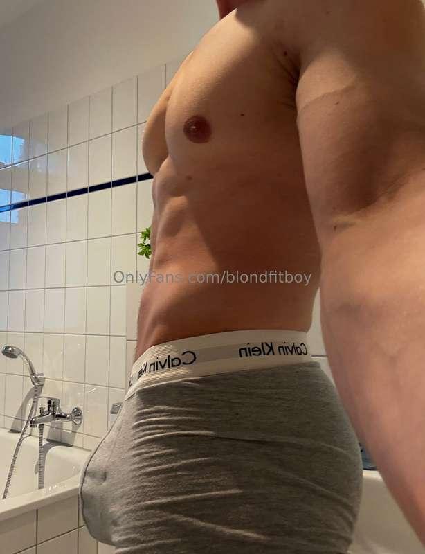 Getting ready for the day 😏