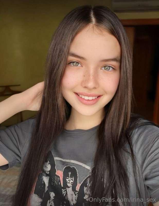 *Free subscription*
Real beauty @aliceyl is a true queen of ..