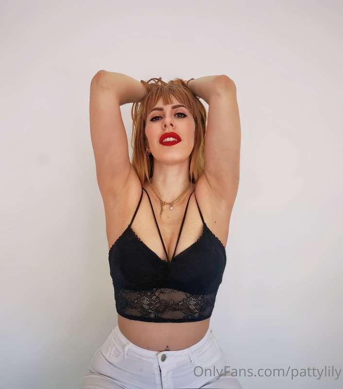 Have I already told you that it's too hot in here? 🥵🥵😂😂🤦🏼‍♀️..