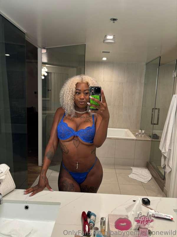 Happy SLUTTY SATURDAY babe! 😈😍 DM me and make ME your naught..