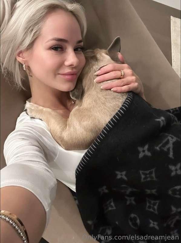 Snuggle mornings🖤 Will you join us? 