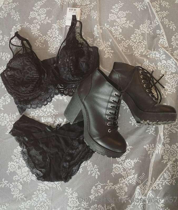 Part two 😍 I love this outfit and the corset brings it all t..