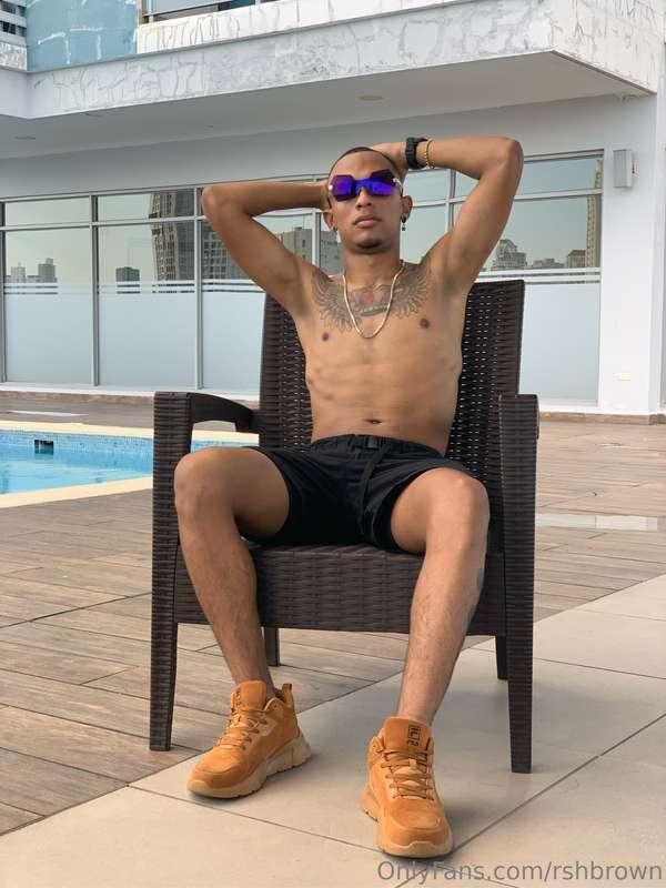 In or out of the pool? 👅💦