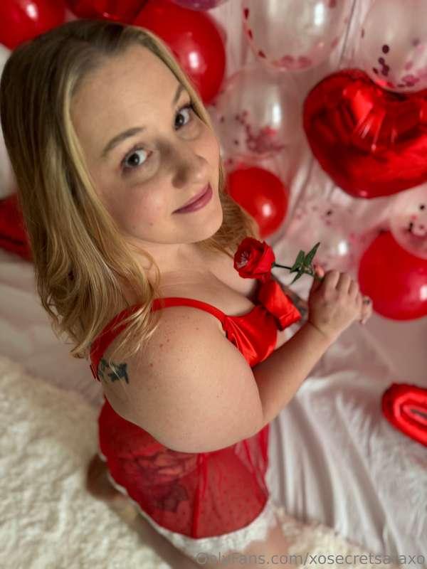 Roses are red…  Fill my pussy with your cum 😅❤️