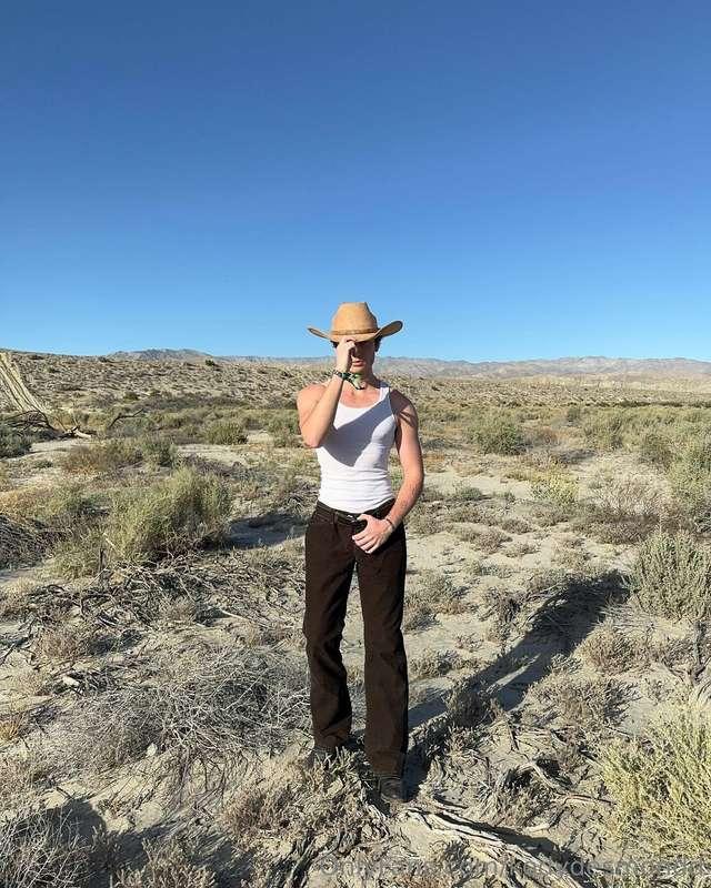 Howdy.. Who wants to ride next? 🤠😈