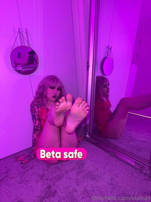 You fucking wish you could see my perfect pussy 😂