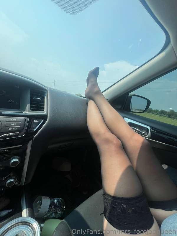 mrs_footjobqueen image #5