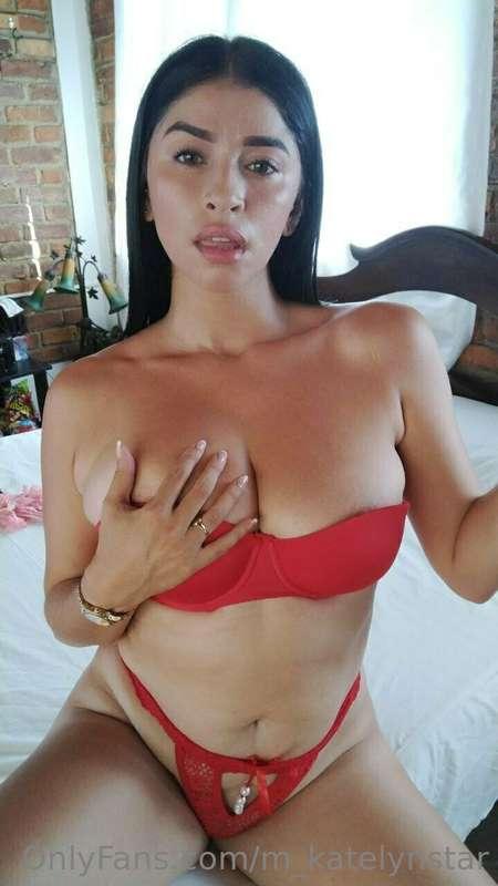 hey baby , I'm a simple and very horny girl 🥵😈🤤 support me t..
