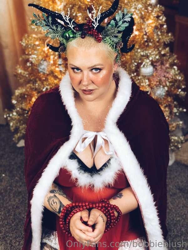 ONLY 5 DAYS LEFT TO PURCHASE MY ADVENT CALENDAR!!

What are ..