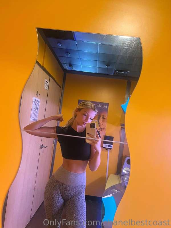 Took some tanning bed Booty pics today
