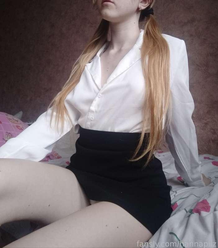  Am I a schoolgirl again? 😳

❀ #petite #skinnygirl #pale #18yo #student #schoolgirl #babygirl #skirt #blonde ❀