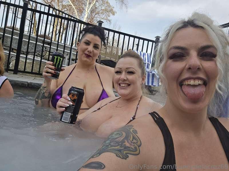 Having fun with my girls 💋