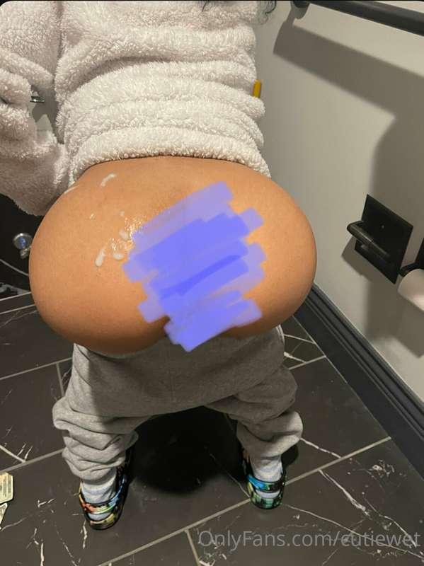 PUBLIC sex video, in the bathroom with it 👅 ( same video w/f..