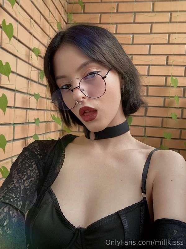 🧠 Glasses: +100 IQ. Cleavage: +100 chaos. Balance is perfect..
