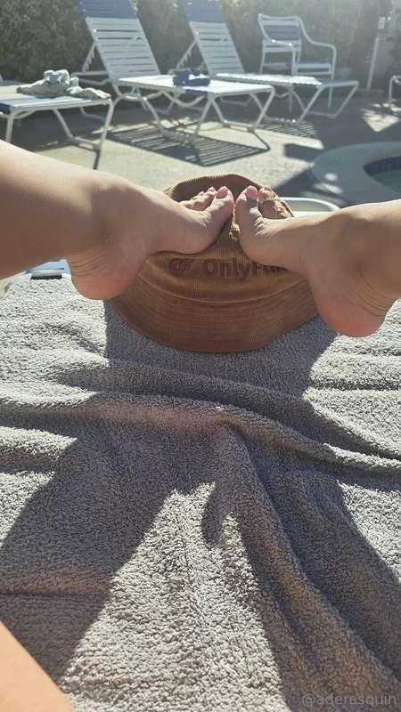 Summer isn't over in California 😇 I still have my toes out, ..