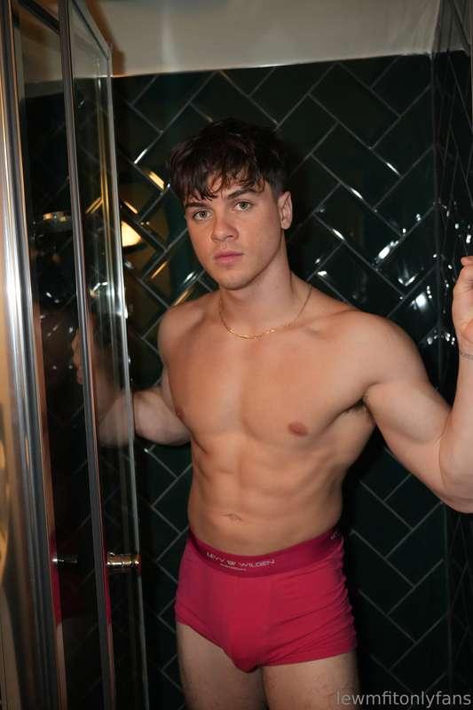 Shower time with lew? X