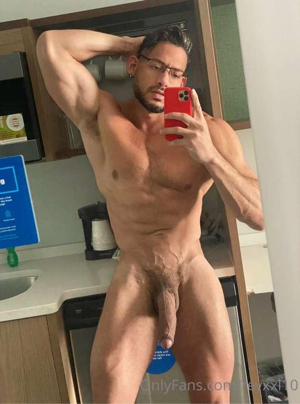 I was reading but I got horny so I get naked for ✊🏼🍆💦