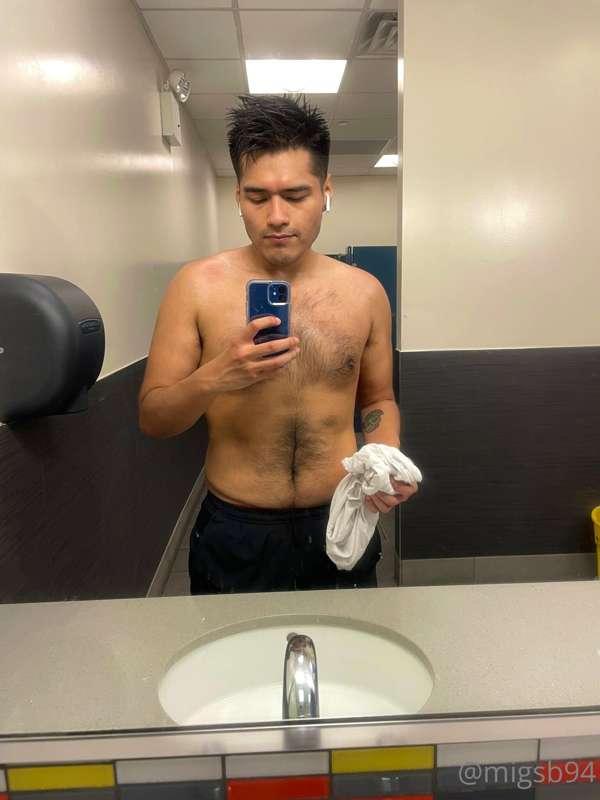 This is how I look like after I finish jogging 🏃🏽‍♂️ 
I can ..