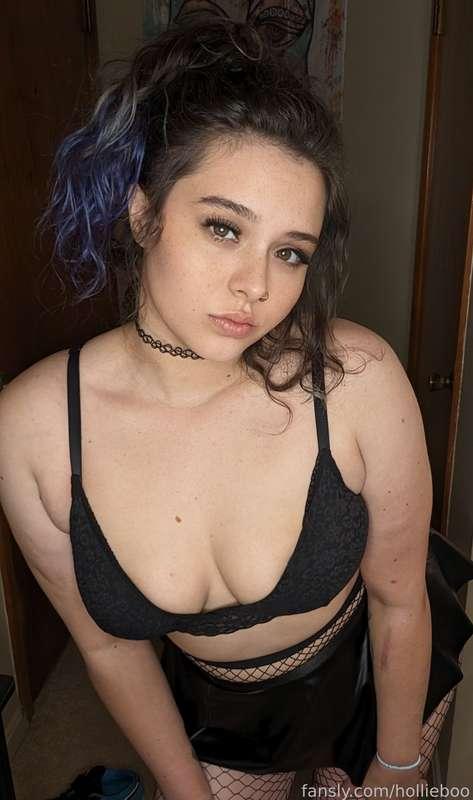 Come here little boy.



#mommy #fyp #milf #alt #bra #goddess #worship #mistress #femdom #egirl #natural