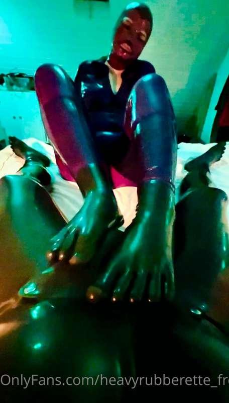 @rubber_demon and I enjoyed some midnight footjob. Unlock fo..