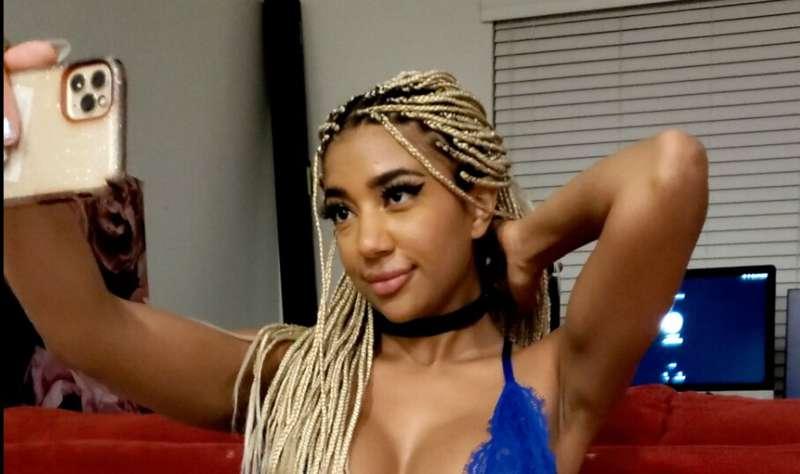 feelin myself in this new blue outfit (stripteaser)