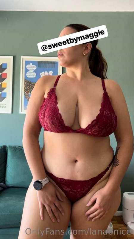 @sweetbymaggie

Sexy latina with big boobs and amazing ass😈
..