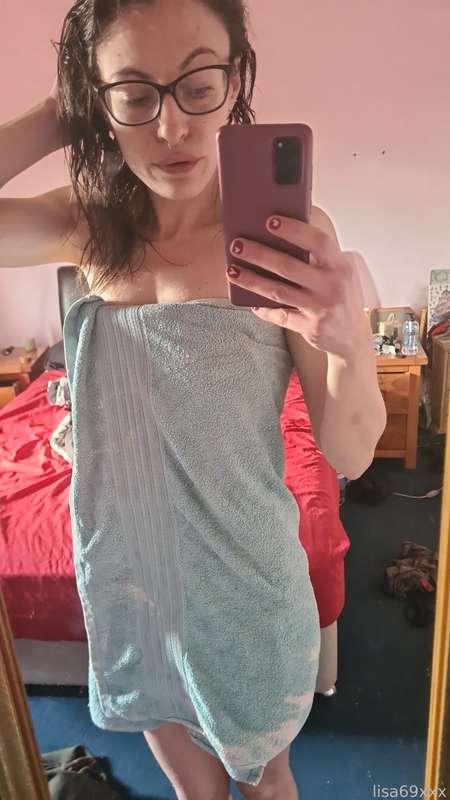 Fresh out the shower 🚿 

#nude #pussy #nipples #arse #pierced 