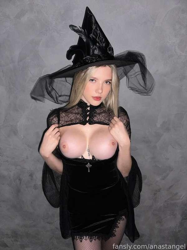 Have I already managed to bewitch your dick up?)😏🖤

#fyp #anastangel #boobs #halloween #bigboobs #tits #bigtits #witch #witchcostume #blonde #prettygirl #sexygirl #hotgirl #model