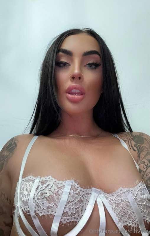 HAPPY SATURDAY LOVES 🖤👅Picture or video? 