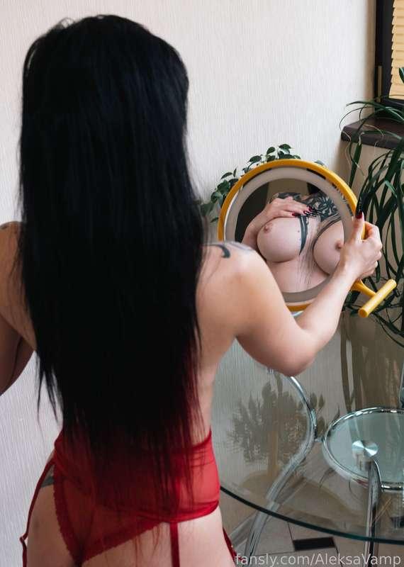 Do you think the mirror can show you my sweet tits? 😈😈😈

because if you peek at me through the mirror from the right angle and perspective, then perhaps you will have a chance to see this!🥵🥵🥵



🔞🤭🤭
#fyp #strapon #mistress #femdom #goth #footfetish #mommy #goddess #tattoos #altgirl
