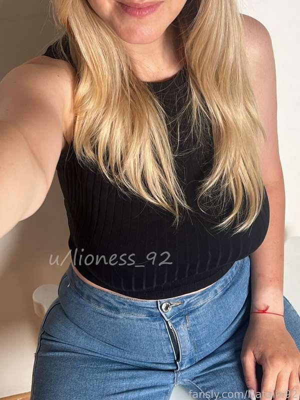I would love to have my nipples sucked right now… Can you do it for me? 😘

#fyp #milf #hairy #bignipples #natural #bigboobs #blonde #mombod #ass #hairypussy  
