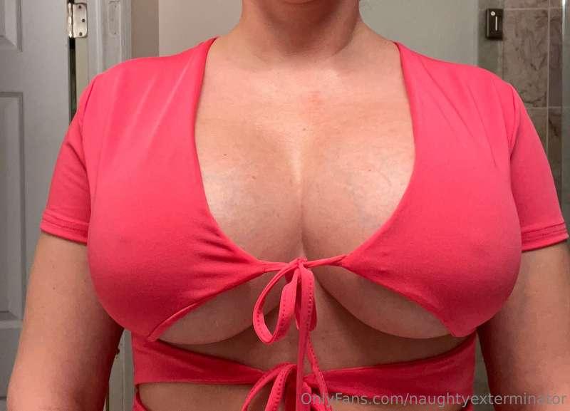 Is this top ok for my Florida trip next month? 😝