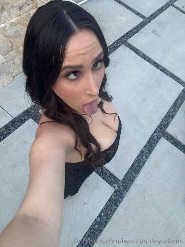 Are you hungry, daddy? Come follow me??😋