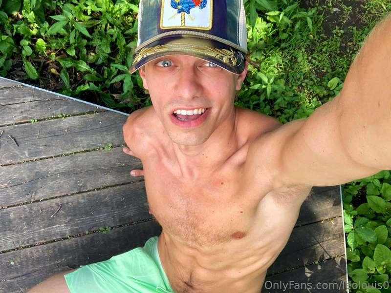 Wanna fuck around?😜