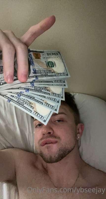 imagine you worshipping me after giving me 1k and watch me c..