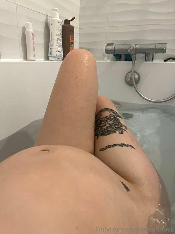 Why don't you join me in my bath ? 💦