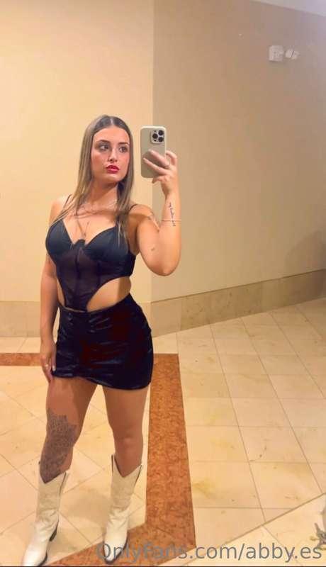 Do i look so sexy in this outfit? if you think yes send me d..