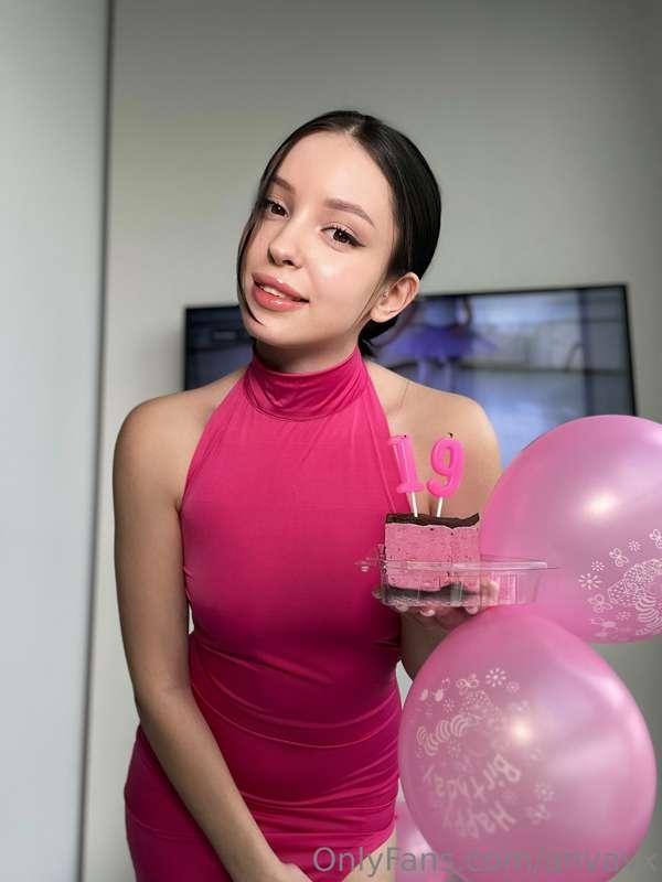 @lilyglow  happy birthday day beautiful!!! i hope this year ..