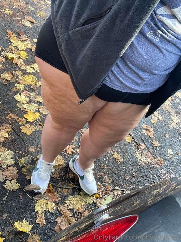 Some thick thighs out in the wild 