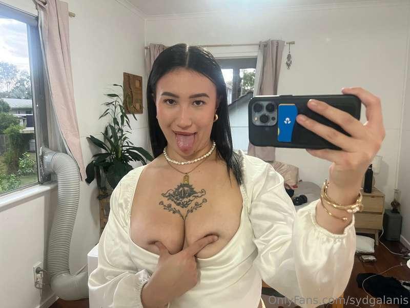 Come give me some head under my skirt 