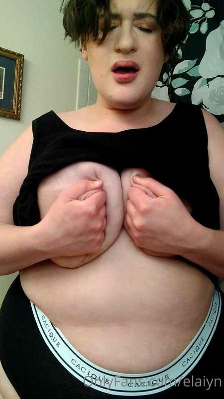 I have to be quiet... But I'm so horny!!

8 minute video ava..
