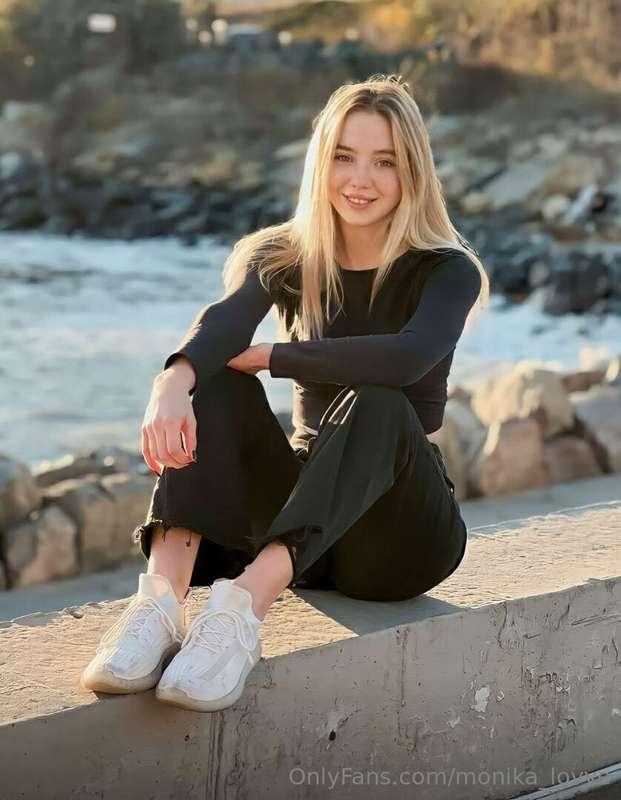 𝗙𝗥𝗘𝗘 𝗢𝗡𝗟𝗬 𝗡𝗢𝗪🤗@sasha_stones 🤗 Do you think she's not wearing..