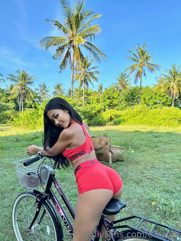 Are you lost, daddy? You can ride with me 🤭