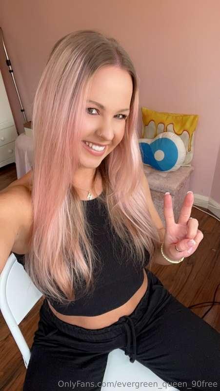 Happy Friday 💖
I hope you will subscribe to my MAIN page thi..