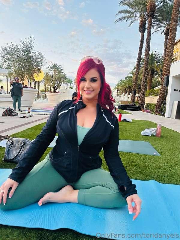 Yoga for the Harvest Moon. Can you imagine If you saw my sol..