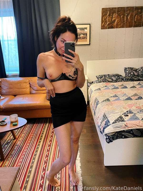 #fyp #hot #brunette #boobs #body #slim #feet #toes #custom 

Do you like my skirt? I'd like to take it off for you as soon as possible...😛