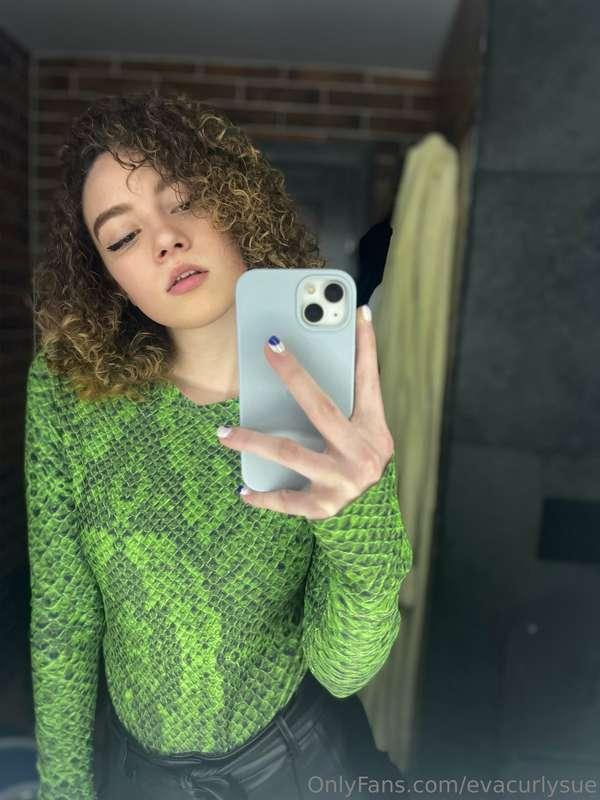 Selfies are a must at any establishment 💕