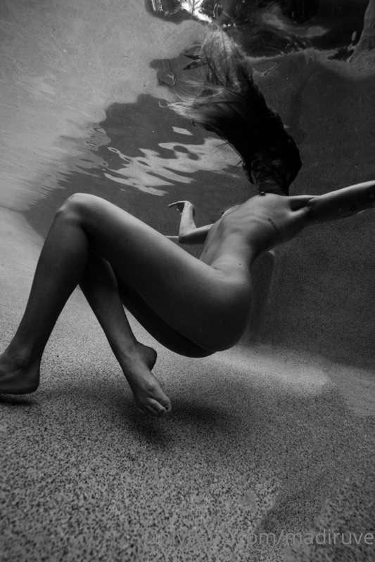 My body is art and it shouldn’t be censored 🖤 free nudey for..
