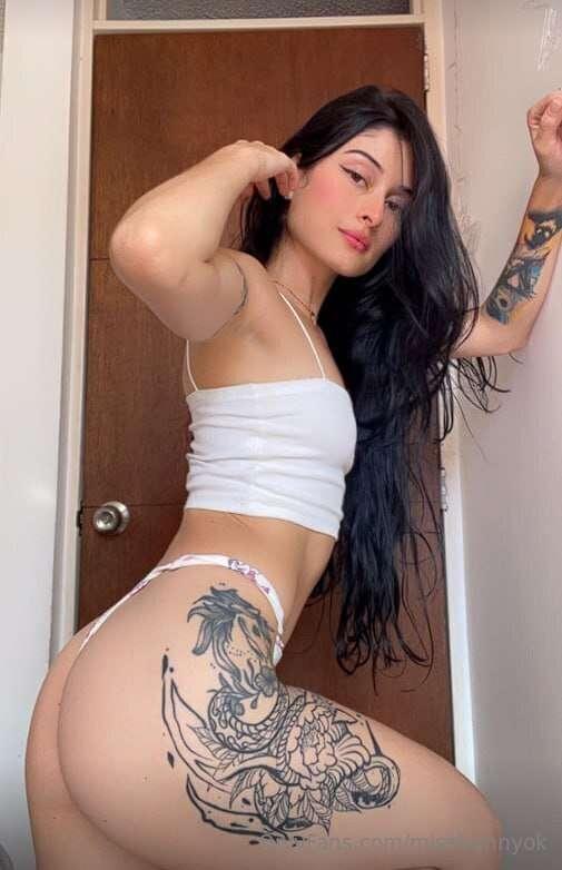 ⚠️🍑⚠️  Round ASS alert   ⚠️🍑⚠️

My sluty friend @christineca..